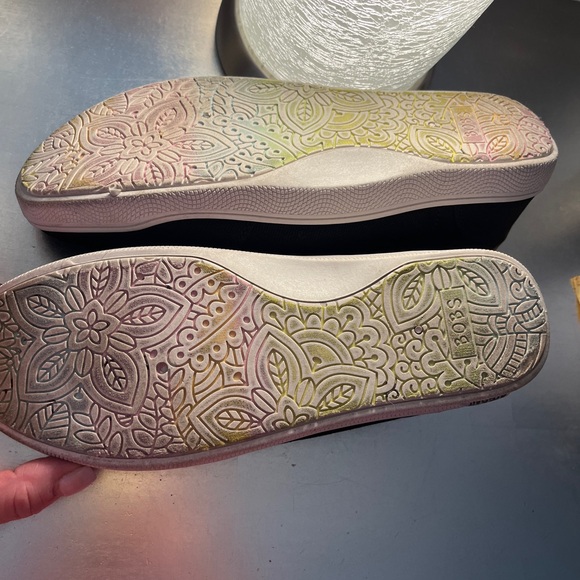 Skechers Bobs Black Canvas Arch fit sneakers - Picture 3 of 4